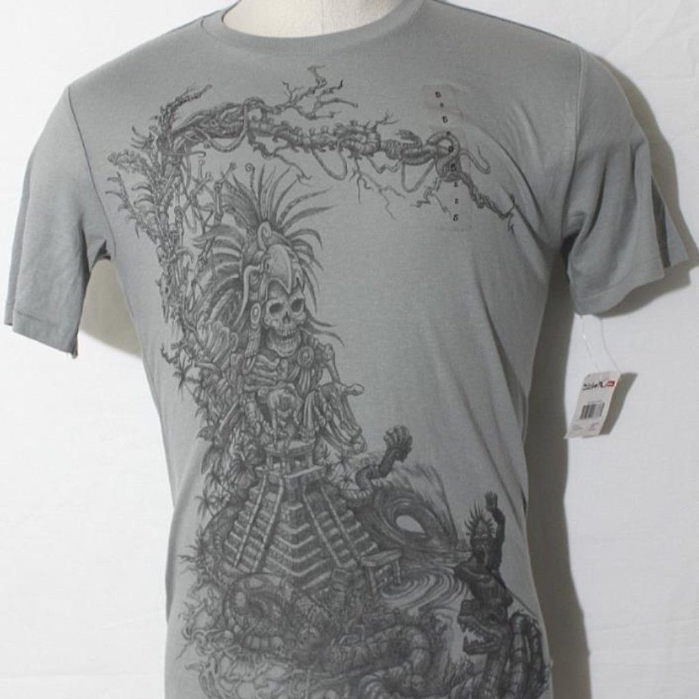 NEW Quiksilver Men's T- Shirt Top Tee sz Small with a Large Front Design